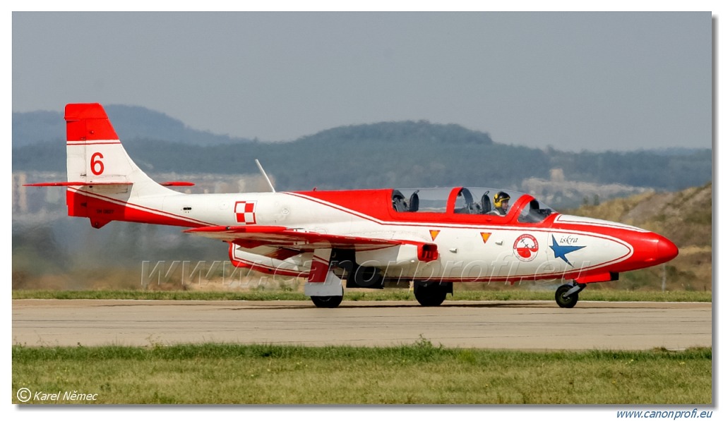 Zespół akrobacyjny Biało-Czerwone Iskry - 7x PZL TS-11 Iskra
