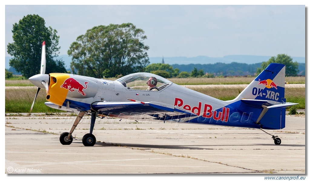 Flying Bulls Aerobatics Team - 4x Zlin Z-50LX