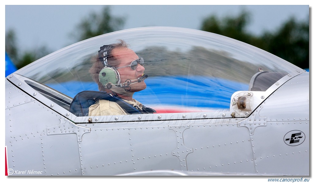 Flying Bulls Aerobatics Team - 4x Zlin Z-50LX