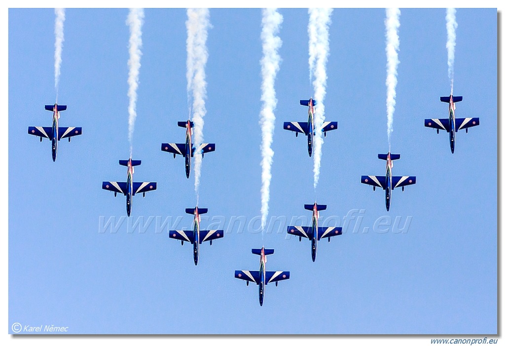 Frecce Tricolori - 9x Aermacchi MB-339-A/PAN