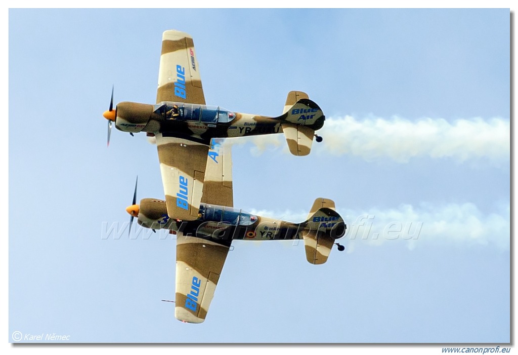 Iacarii Acrobati (Aerobatic Yakkers) - 2x Yakovlev Yak-52