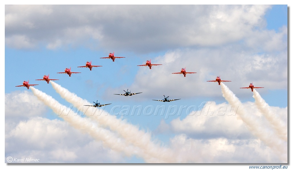 Red Arrows - 9x BAE Hawk T1