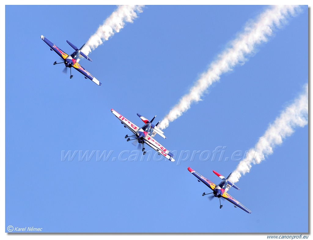 Red Bull - 4x XtremeAir XA-42 Sbach 342