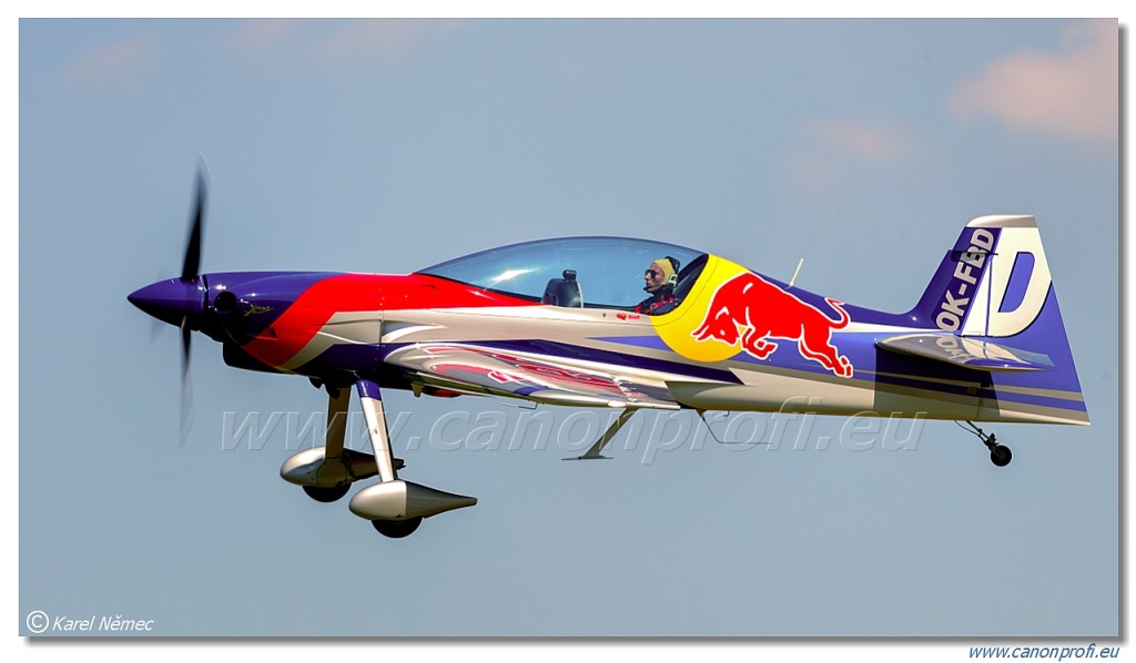 Red Bull - 4x XtremeAir XA-42 Sbach 342