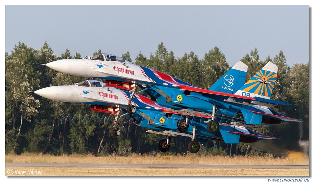Russian Knights (Russkiye Vityazi) - 3x Sukhoi Su-27P, 2x Sukhoi Su-27UB