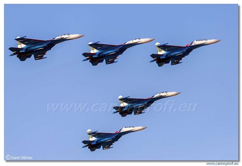 Russian Knights (Russkiye Vityazi) - 3x Sukhoi Su-27P, 2x Sukhoi Su-27UB