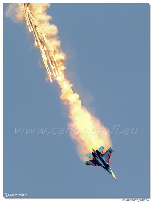 Russian Knights (Russkiye Vityazi) - 3x Sukhoi Su-27P, 2x Sukhoi Su-27UB