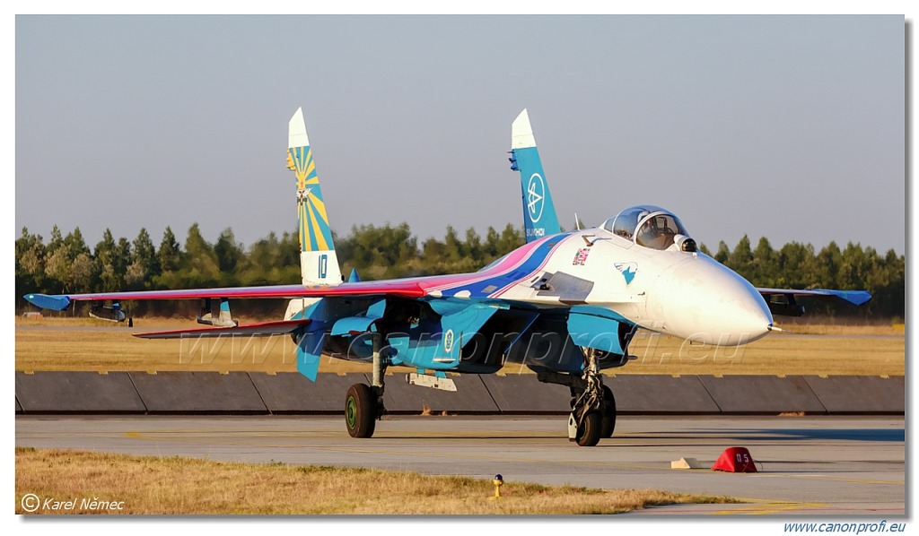 Russian Knights (Russkiye Vityazi) - 3x Sukhoi Su-27P, 2x Sukhoi Su-27UB