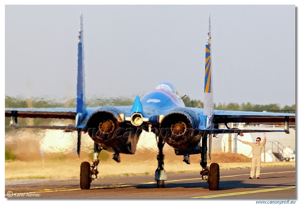 Russian Knights (Russkiye Vityazi) - 3x Sukhoi Su-27P, 2x Sukhoi Su-27UB