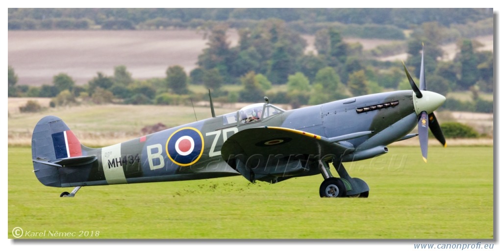 Duxford - 20x Supermarine Spitfire