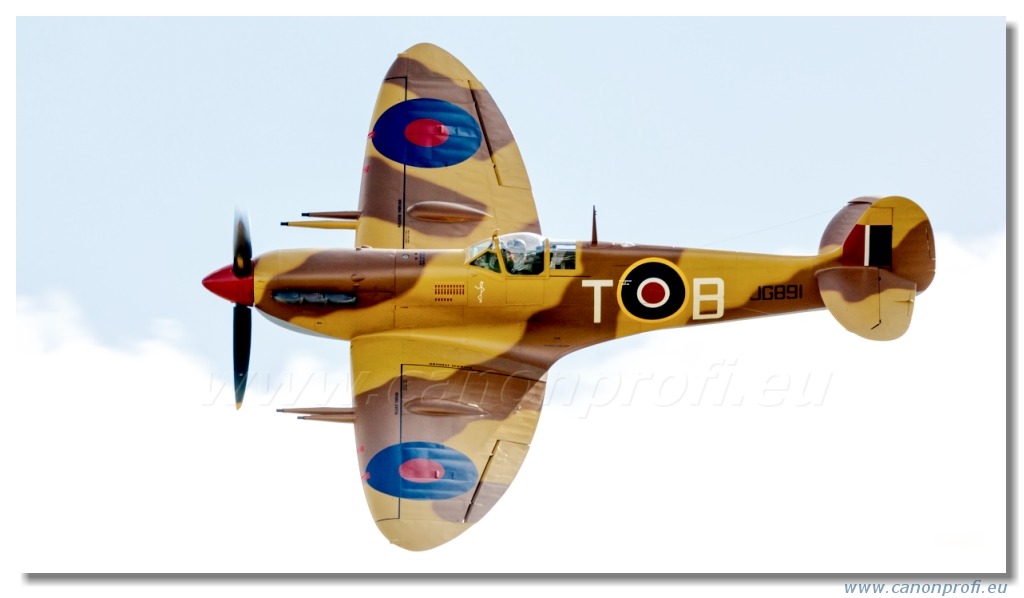 Duxford - 20x Supermarine Spitfire