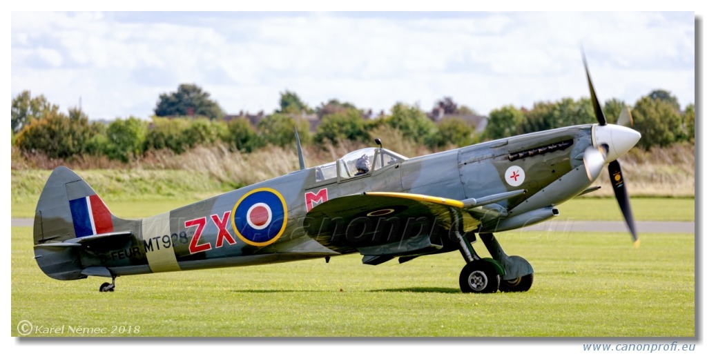 Duxford - 20x Supermarine Spitfire