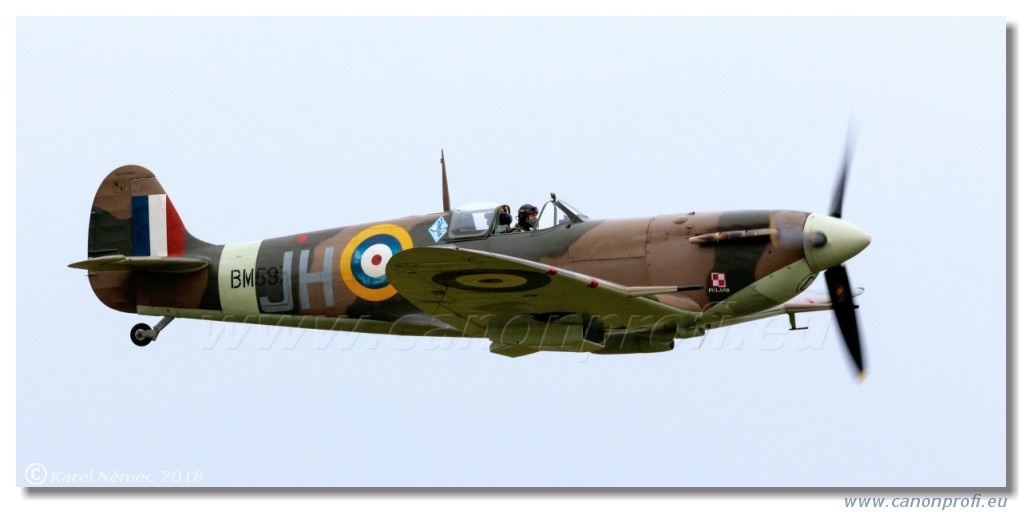 Duxford - 20x Supermarine Spitfire